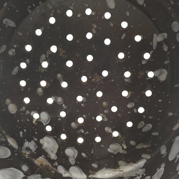 Vintage 1940s Enamelware Colander Speckled Blue & White  Farmhouse Kitchen De - Picture 7 of 8